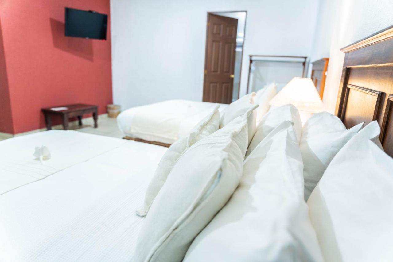 Casa Graciela Hotel Пацкуаро Экстерьер фото