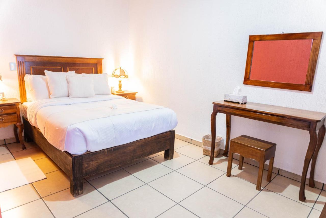 Casa Graciela Hotel Пацкуаро Экстерьер фото