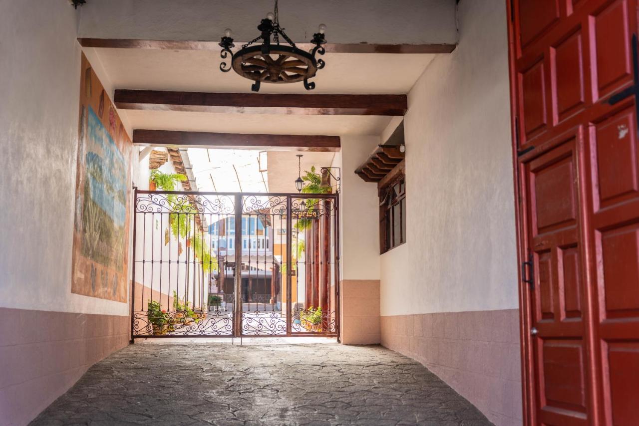 Casa Graciela Hotel Пацкуаро Экстерьер фото