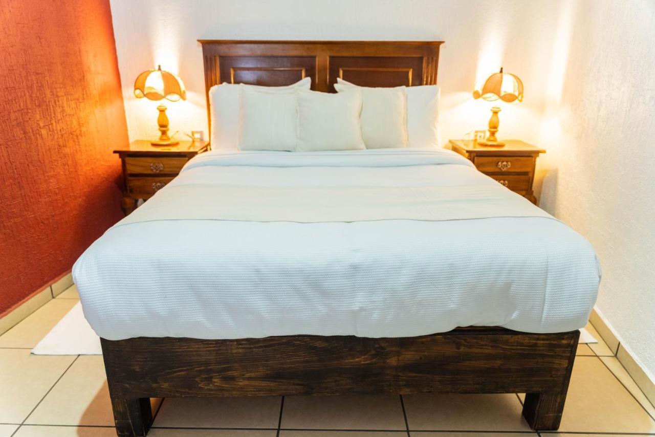 Casa Graciela Hotel Пацкуаро Экстерьер фото