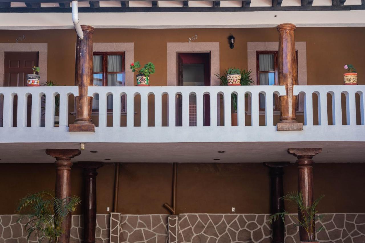 Casa Graciela Hotel Пацкуаро Экстерьер фото